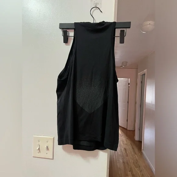 Gymshark tank top - Picture 2 of 3